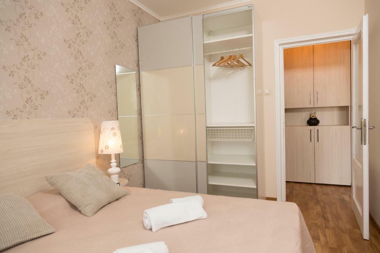 Central Luxury Flat With Terrace - Adela Accommodation - Ideal For Long Stays Bukarest Exteriör bild