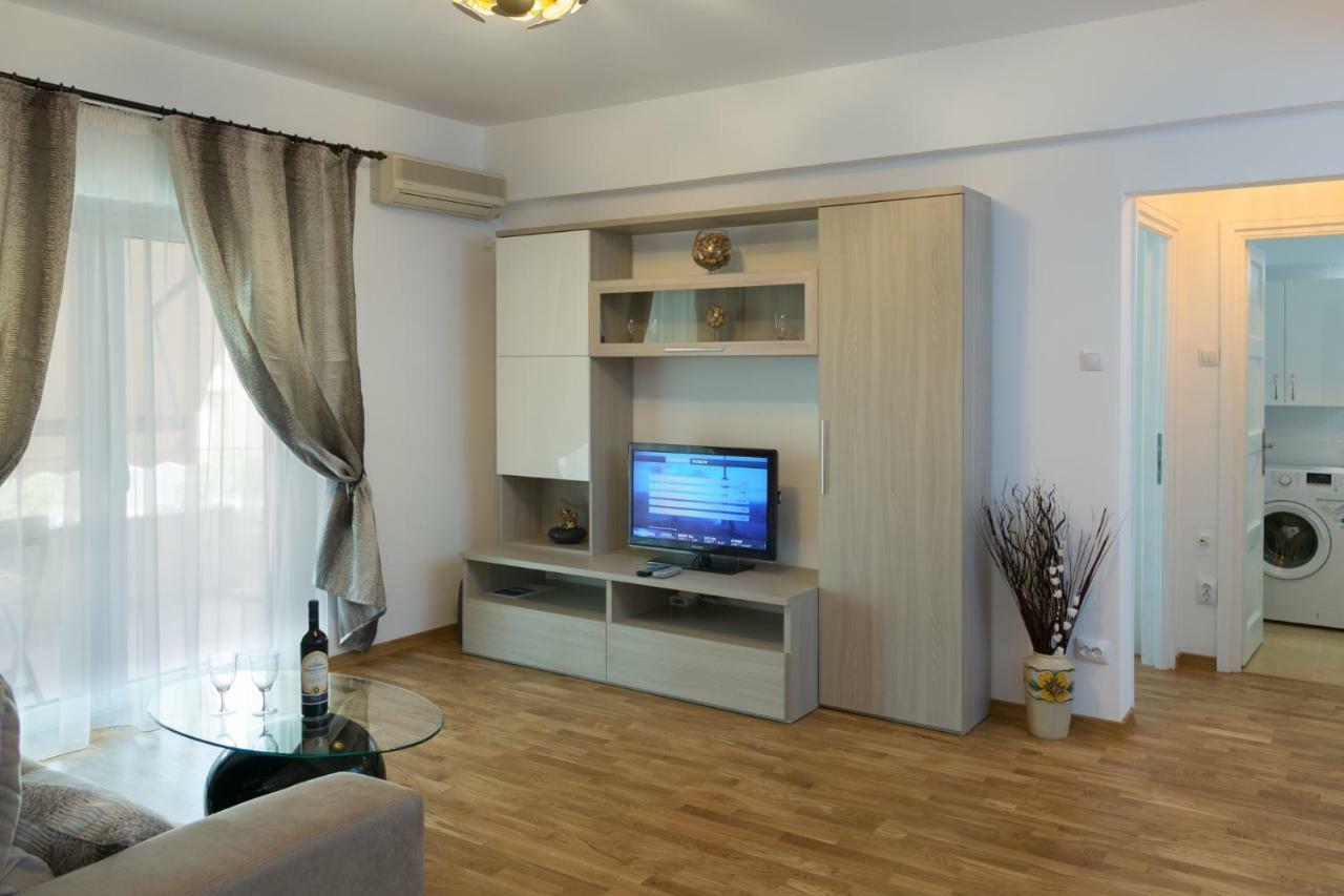 Central Luxury Flat With Terrace - Adela Accommodation - Ideal For Long Stays Bukarest Exteriör bild