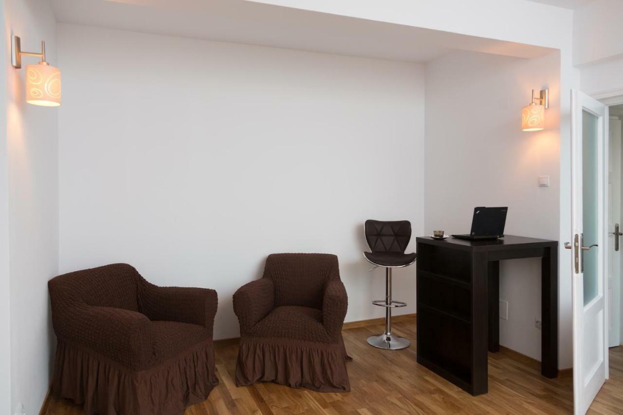 Central Luxury Flat With Terrace - Adela Accommodation - Ideal For Long Stays Bukarest Exteriör bild