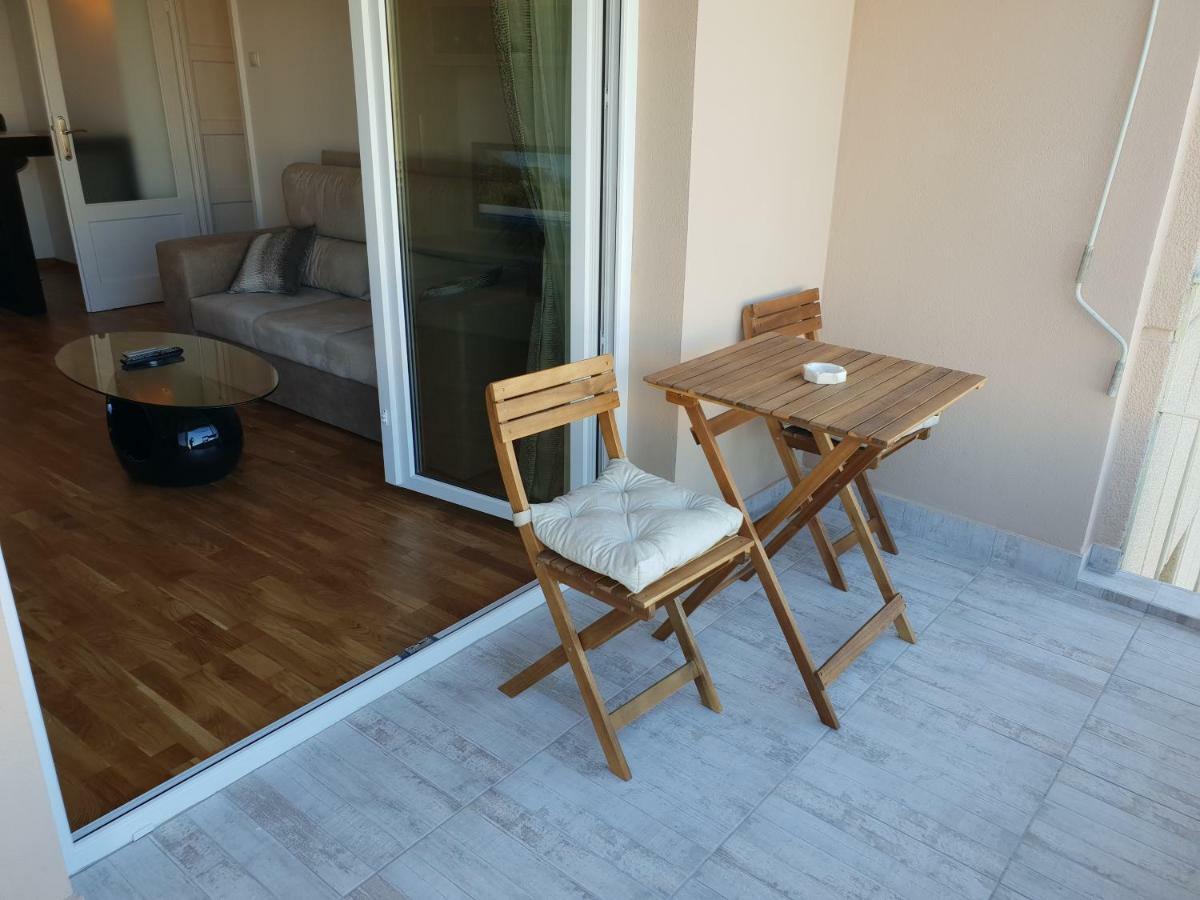 Central Luxury Flat With Terrace - Adela Accommodation - Ideal For Long Stays Bukarest Exteriör bild