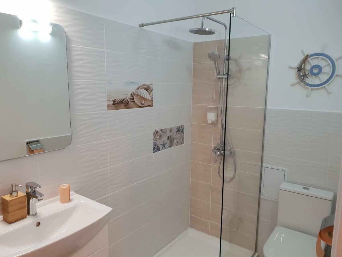 Central Luxury Flat With Terrace - Adela Accommodation - Ideal For Long Stays Bukarest Exteriör bild